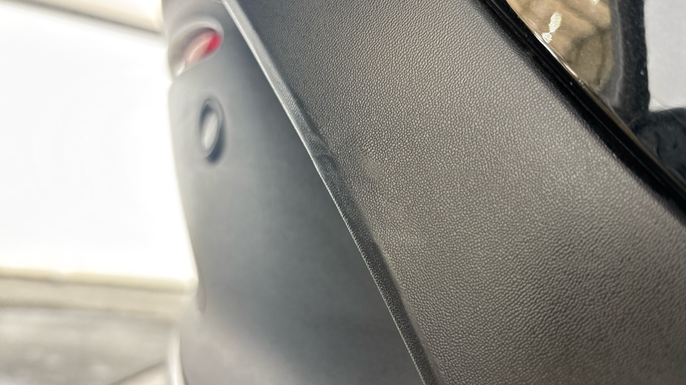 MERCEDES EQC Scuff and dent
