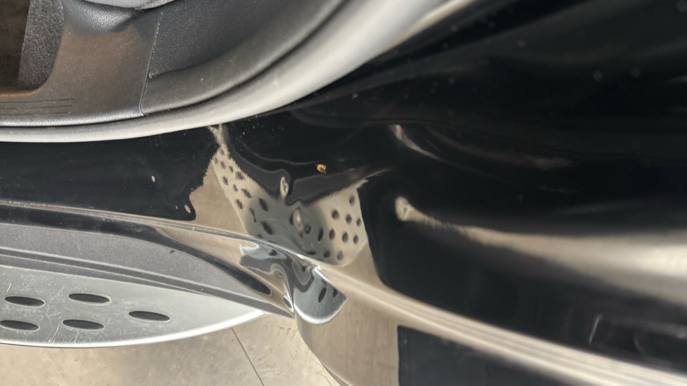 MERCEDES EQC Dents