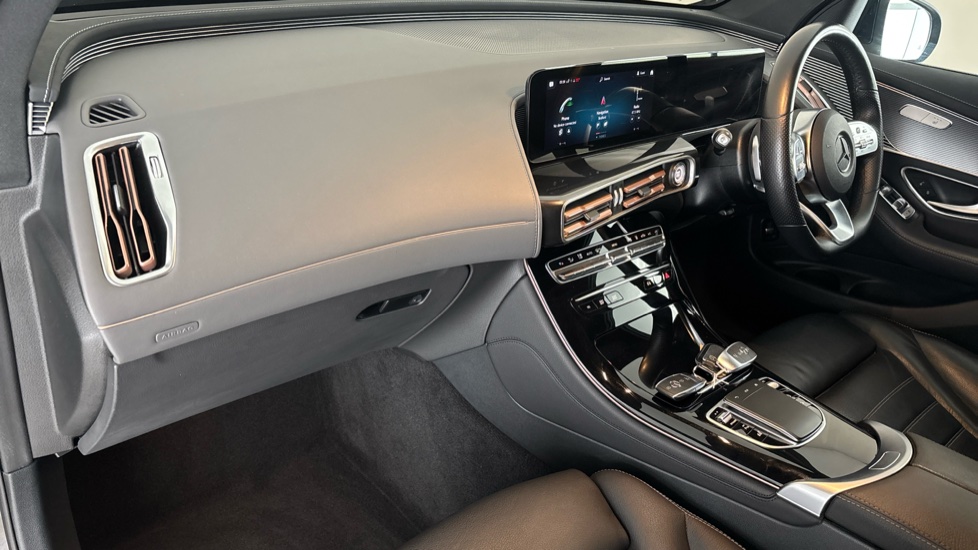 MERCEDES EQC Image 10