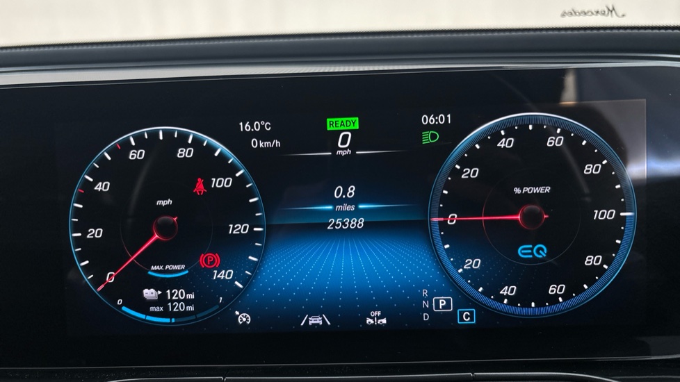 MERCEDES EQC Image 13