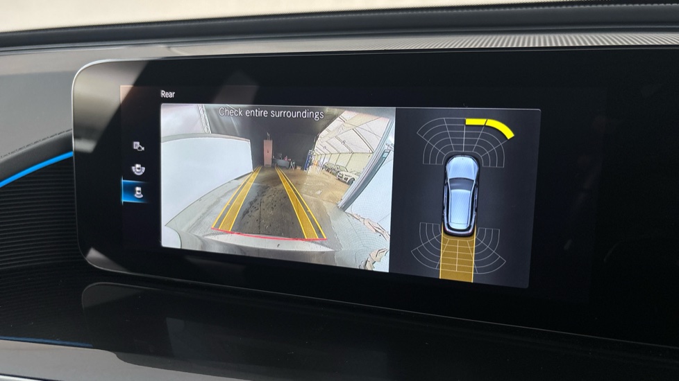 MERCEDES EQC Reverse camera