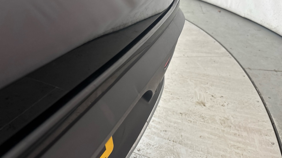 MERCEDES EQC dent