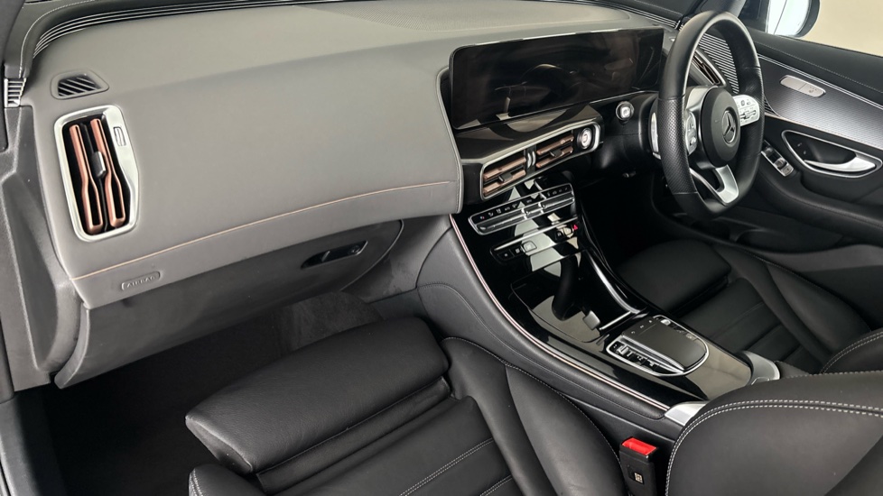 MERCEDES EQC Image 10