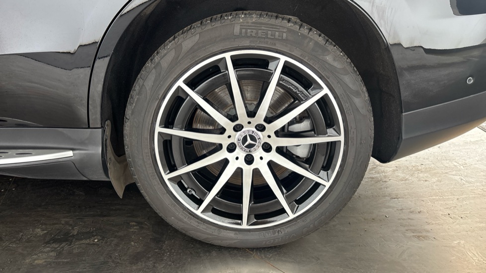 MERCEDES EQC Image 18