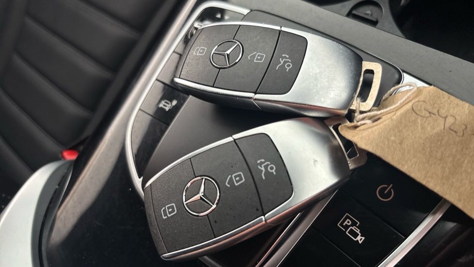 MERCEDES EQC 2 keys