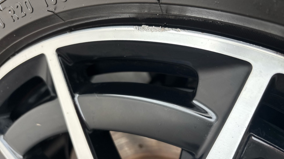 MERCEDES EQC scuff