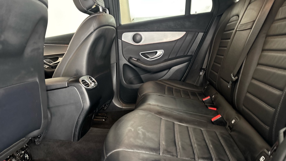 MERCEDES EQC Image 14