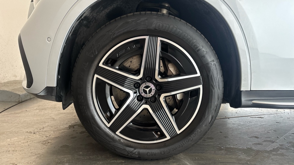 MERCEDES GLC Image 17