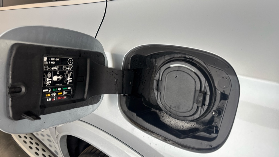 MERCEDES GLC Image 21