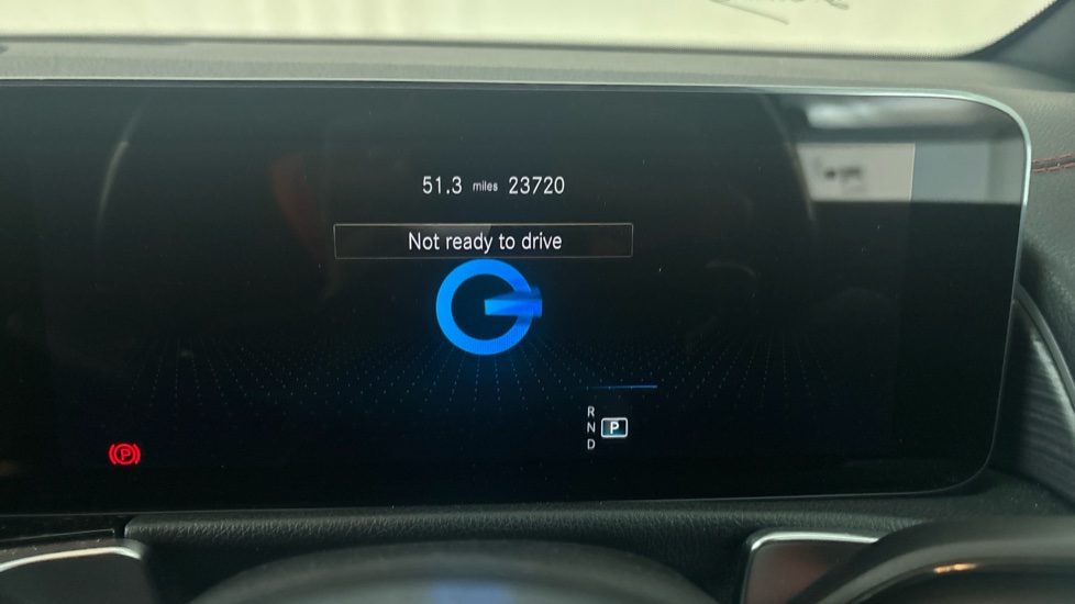 MERCEDES EQB Image 13
