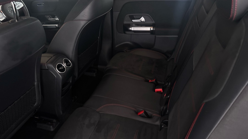MERCEDES EQB Image 14