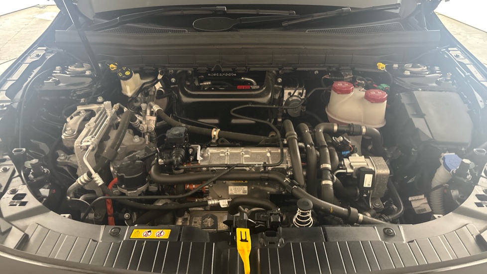 MERCEDES EQB Image 16