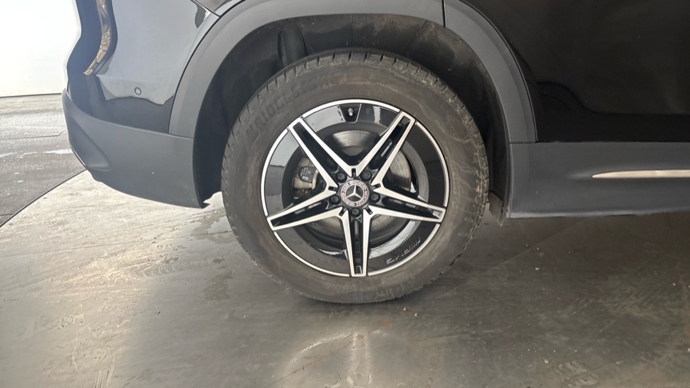 MERCEDES EQB Image 19
