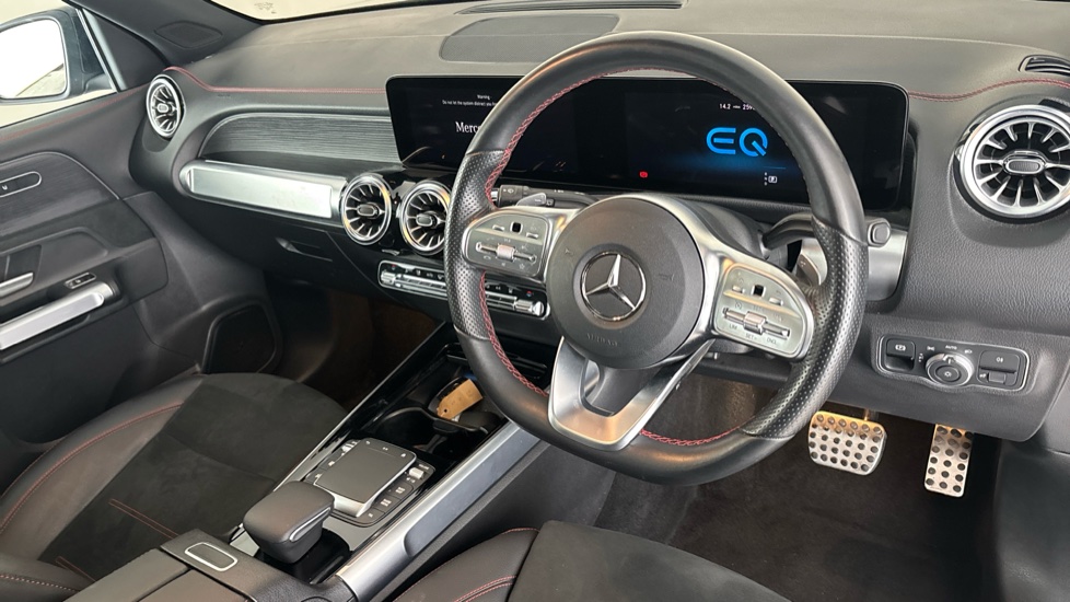 MERCEDES EQB Image 9