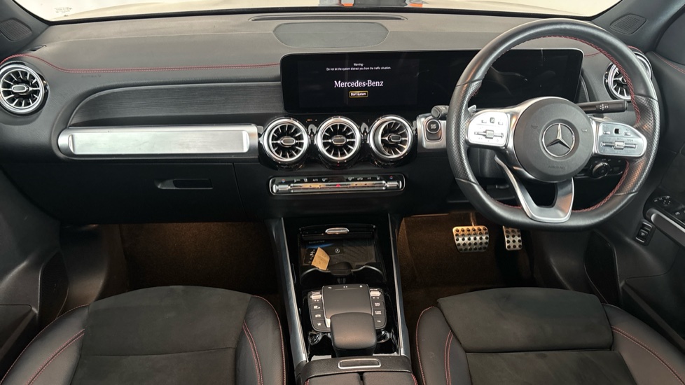 MERCEDES EQB Image 11
