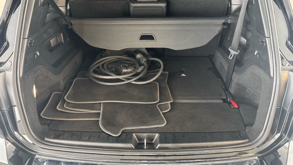 MERCEDES EQB Image 15