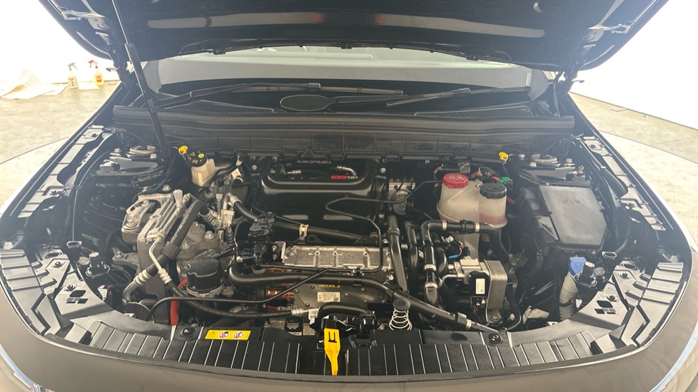 MERCEDES EQB Image 16