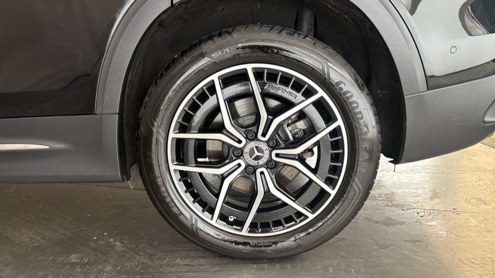MERCEDES EQB Image 18