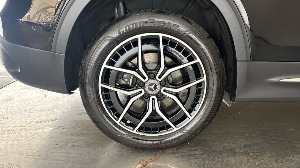 MERCEDES EQB Image 19