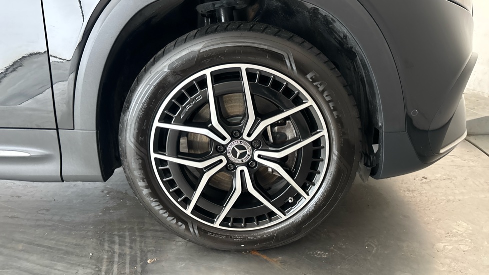 MERCEDES EQB Image 20