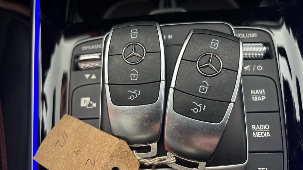 MERCEDES EQB 2 keys