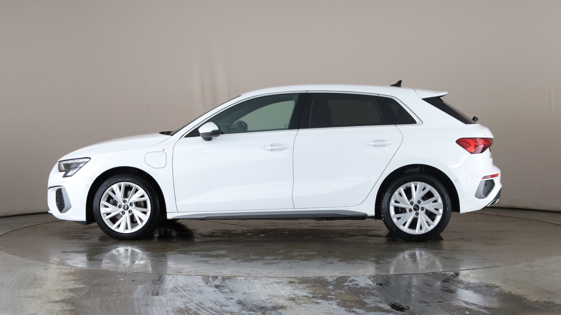 40 TFSI e S Line 5dr S Tronic [Tech/17 Alloy] [2024]