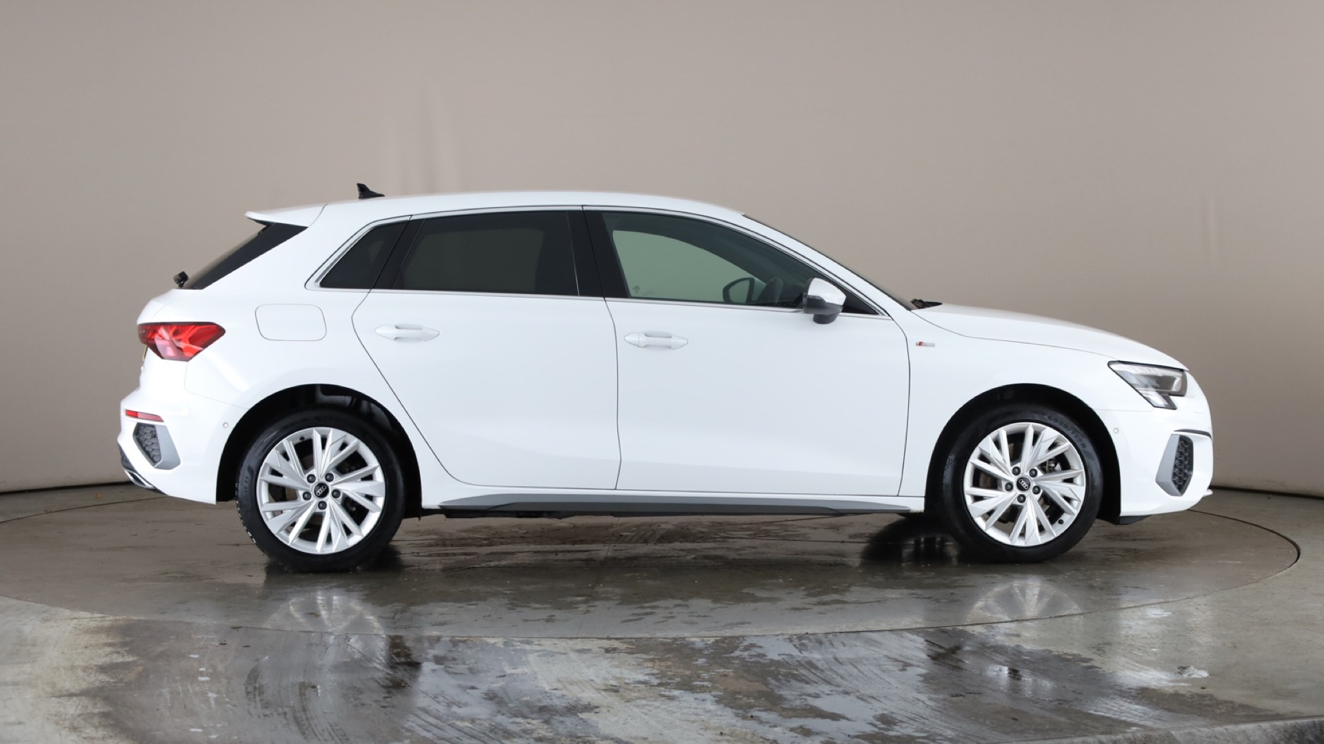 4020652 40 TFSI e S Line 5dr S Tronic [Tech/17 Alloy]