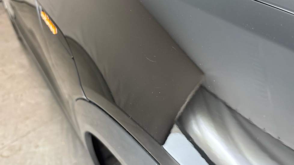 AUDI E-TRON dent