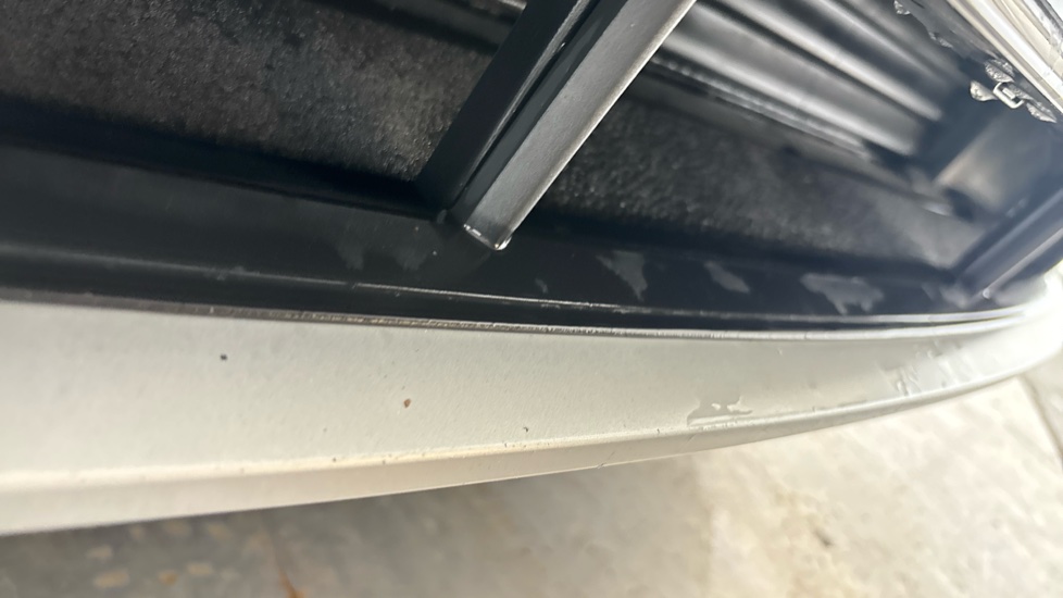 AUDI E-TRON scratches