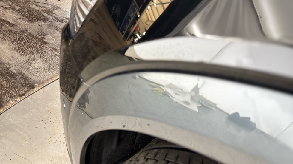 AUDI E-TRON scratches