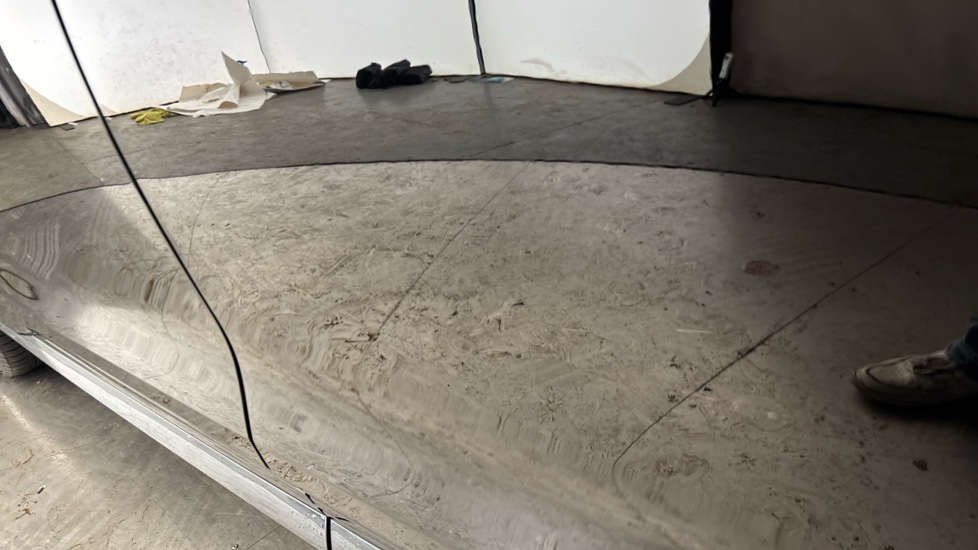 AUDI E-TRON scratches