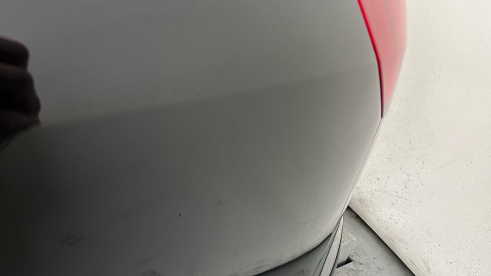 AUDI E-TRON scratches