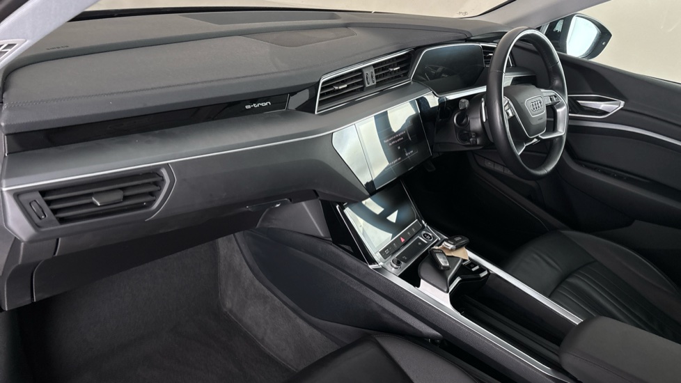 AUDI E-TRON Image 10
