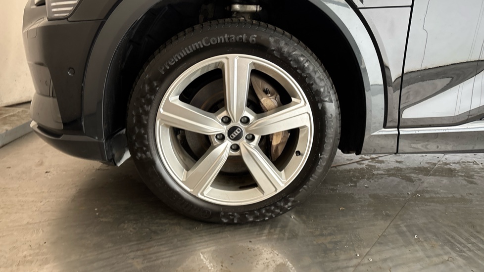 AUDI E-TRON Image 17