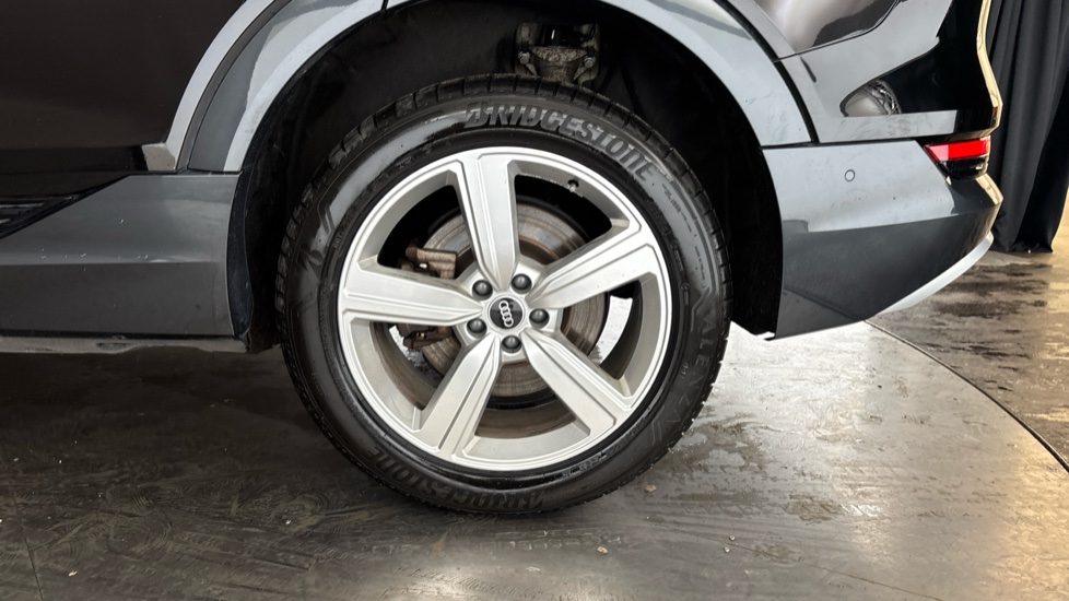 AUDI E-TRON Image 18