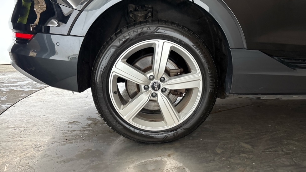 AUDI E-TRON Image 19