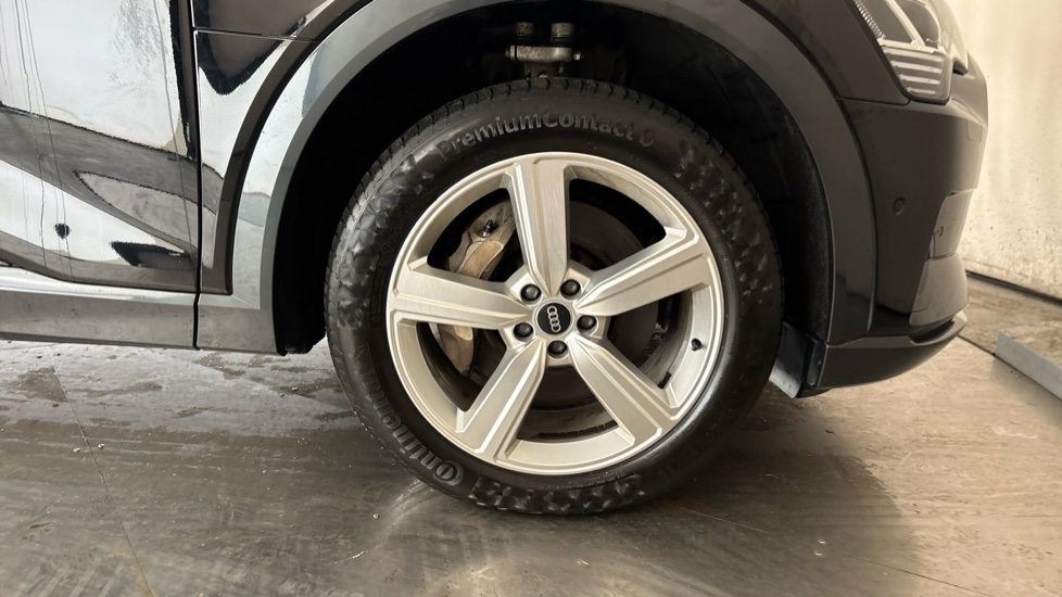 AUDI E-TRON Image 20