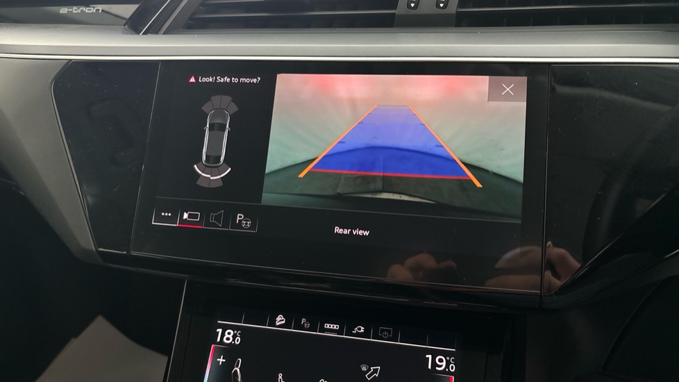 AUDI E-TRON reverse camera