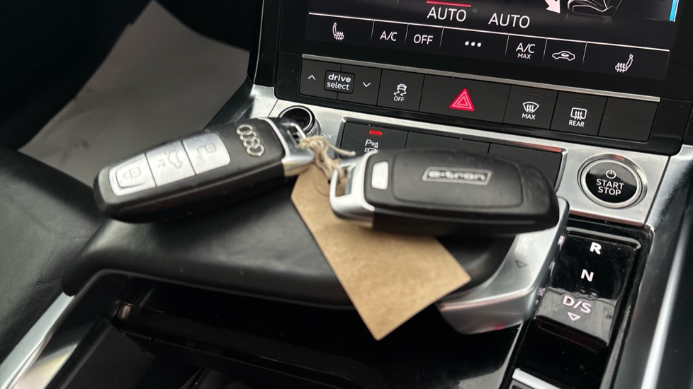AUDI E-TRON 2 keys