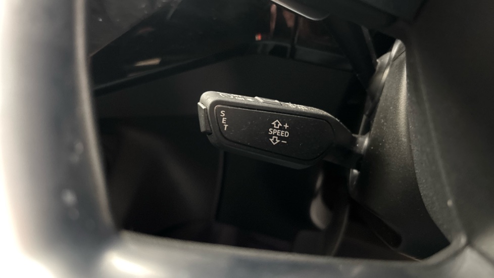 AUDI E-TRON cruise control