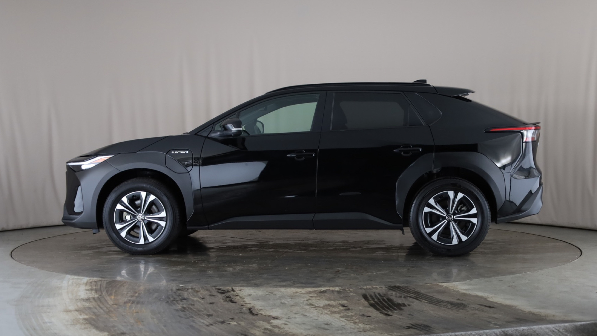 4020890 150kW Motion 71.4kWh 5dr Auto [11kW] [Pan Roof]