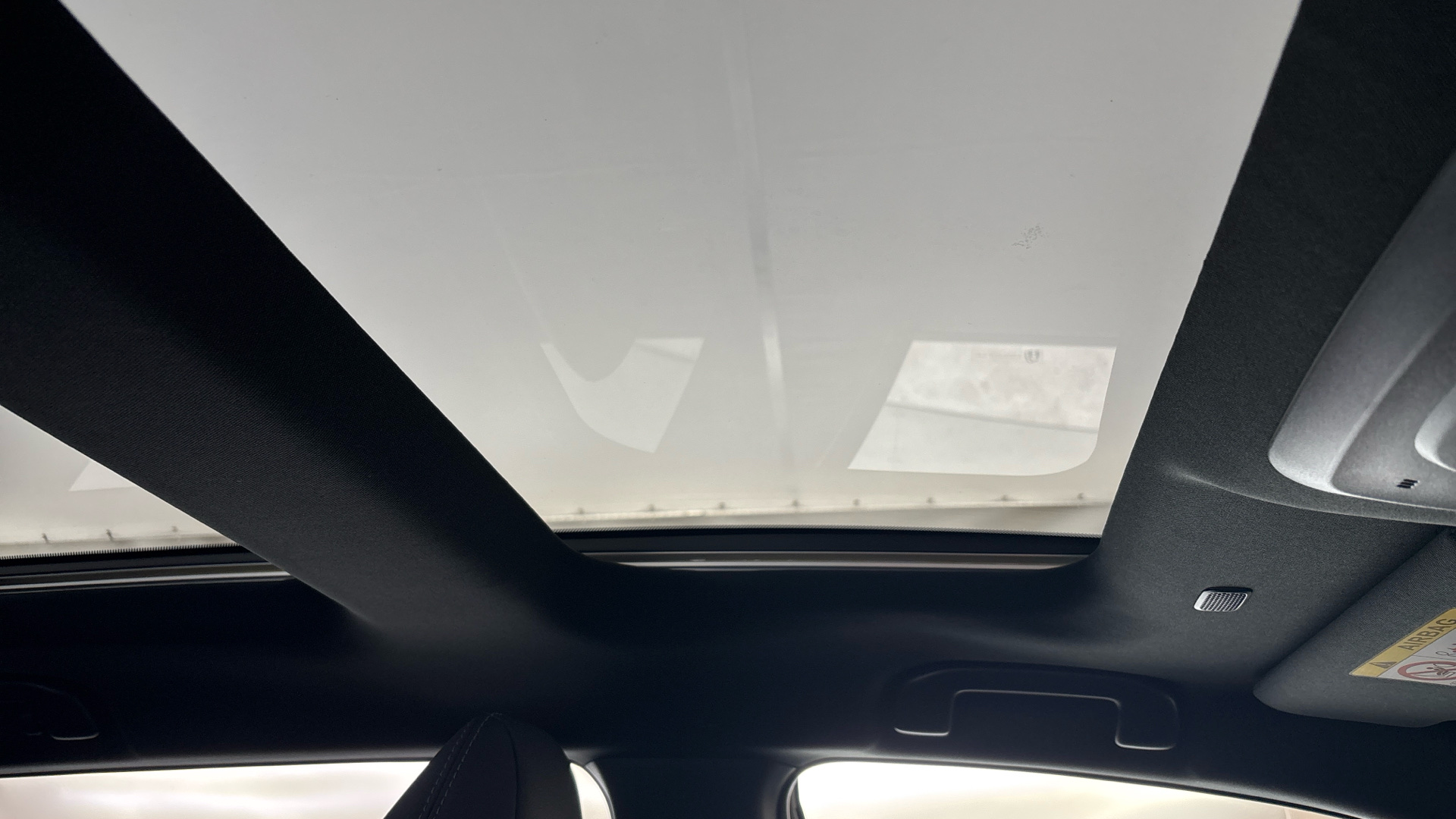 4020890 150kW Motion 71.4kWh 5dr Auto [11kW] [Pan Roof]