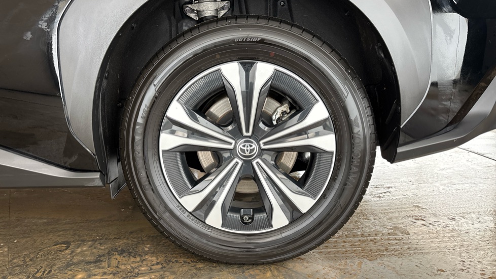 TOYOTA BZ4X Image 18