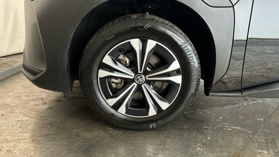 TOYOTA BZ4X Image 17