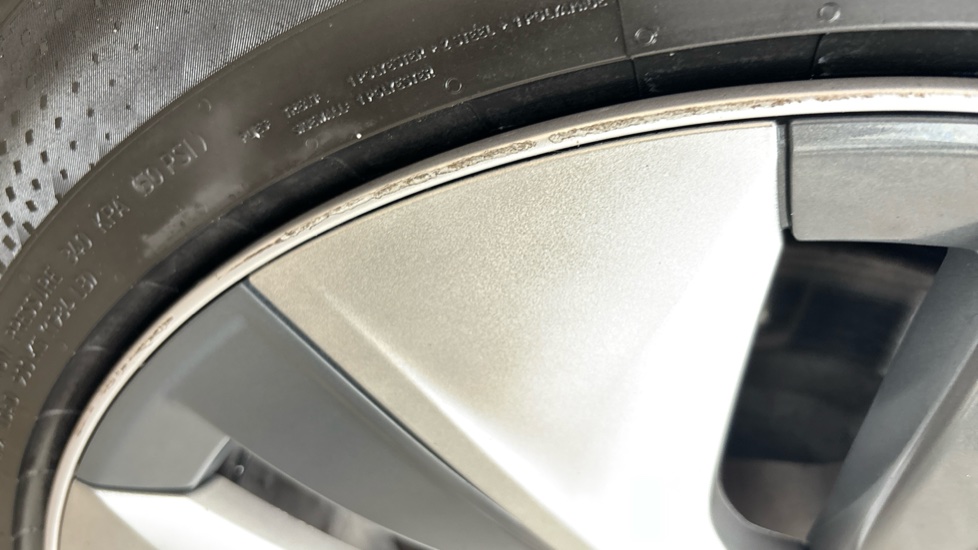 TESLA MODEL Y scuff
