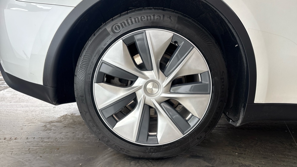 TESLA MODEL Y Image 19