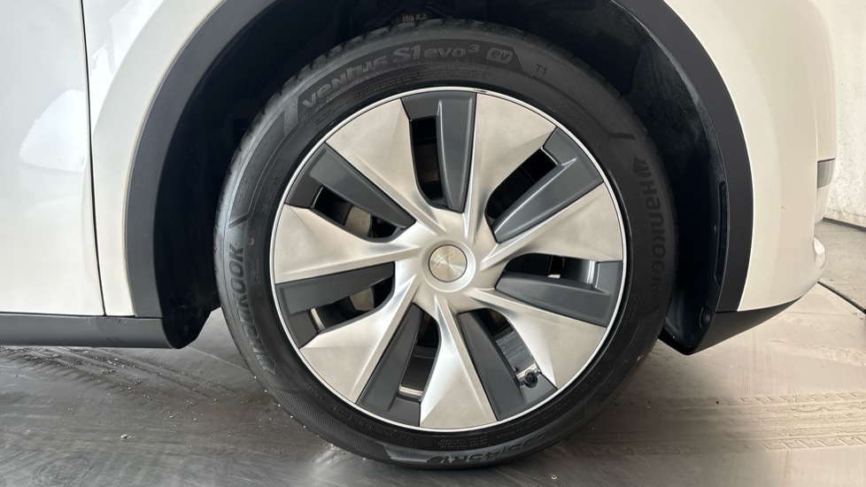 TESLA MODEL Y Image 20