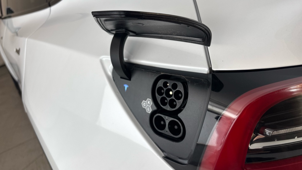 TESLA MODEL Y Image 21