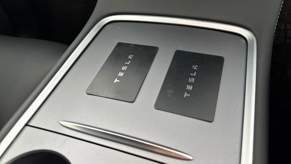 TESLA MODEL Y 2 keys available