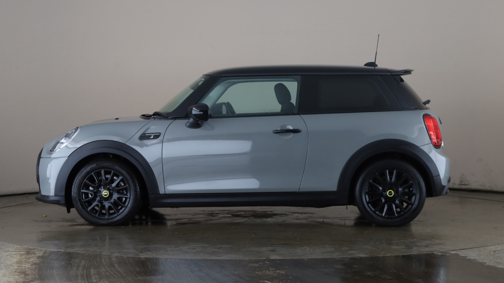 4070176 135kW Cooper S Level 1 33kWh 3dr Auto